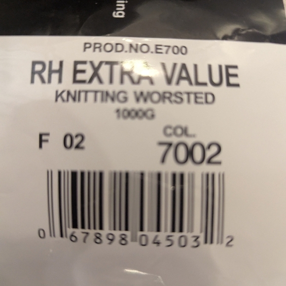 Red Heart Comfort Yarn in Cream 256g - Picture 3 of 8